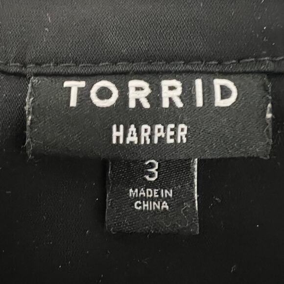Torrid Womens Harper Satin Popover Blouse Size 3X Black V-Neck 3Q Roll Tab - Picture 4 of 6